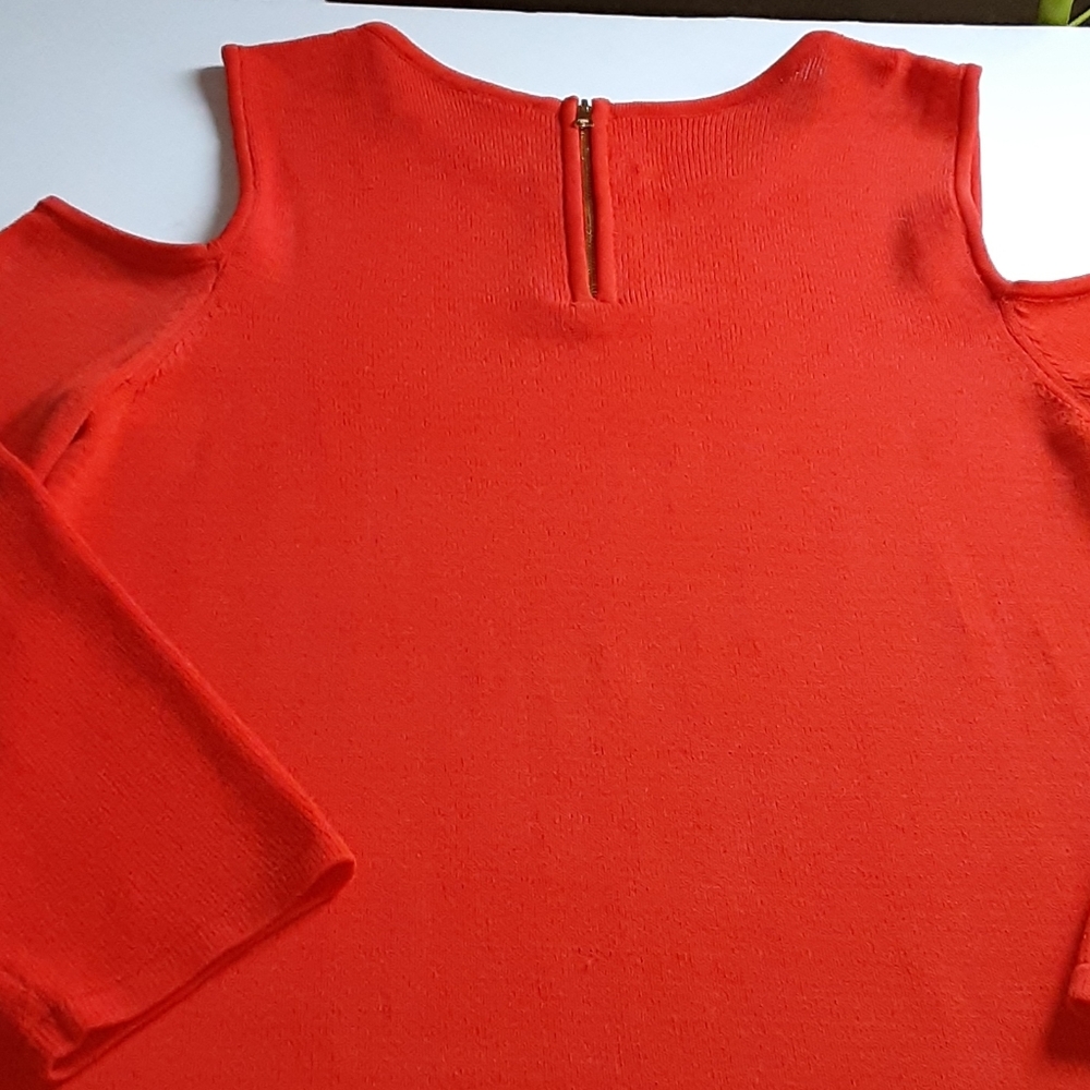 Cold Shoulder Top - Picture 3 of 4